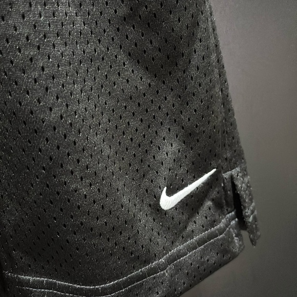 Nike Dri-Fit Basketball 5”standard fit,mid length,elastic/drawcord waist,pockets - Picture 2 of 9